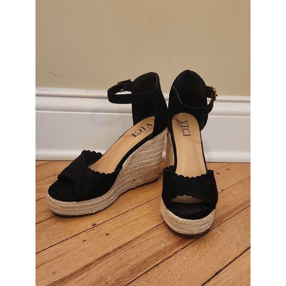 Like New Vici Jessie Black Wedges Size 8.5